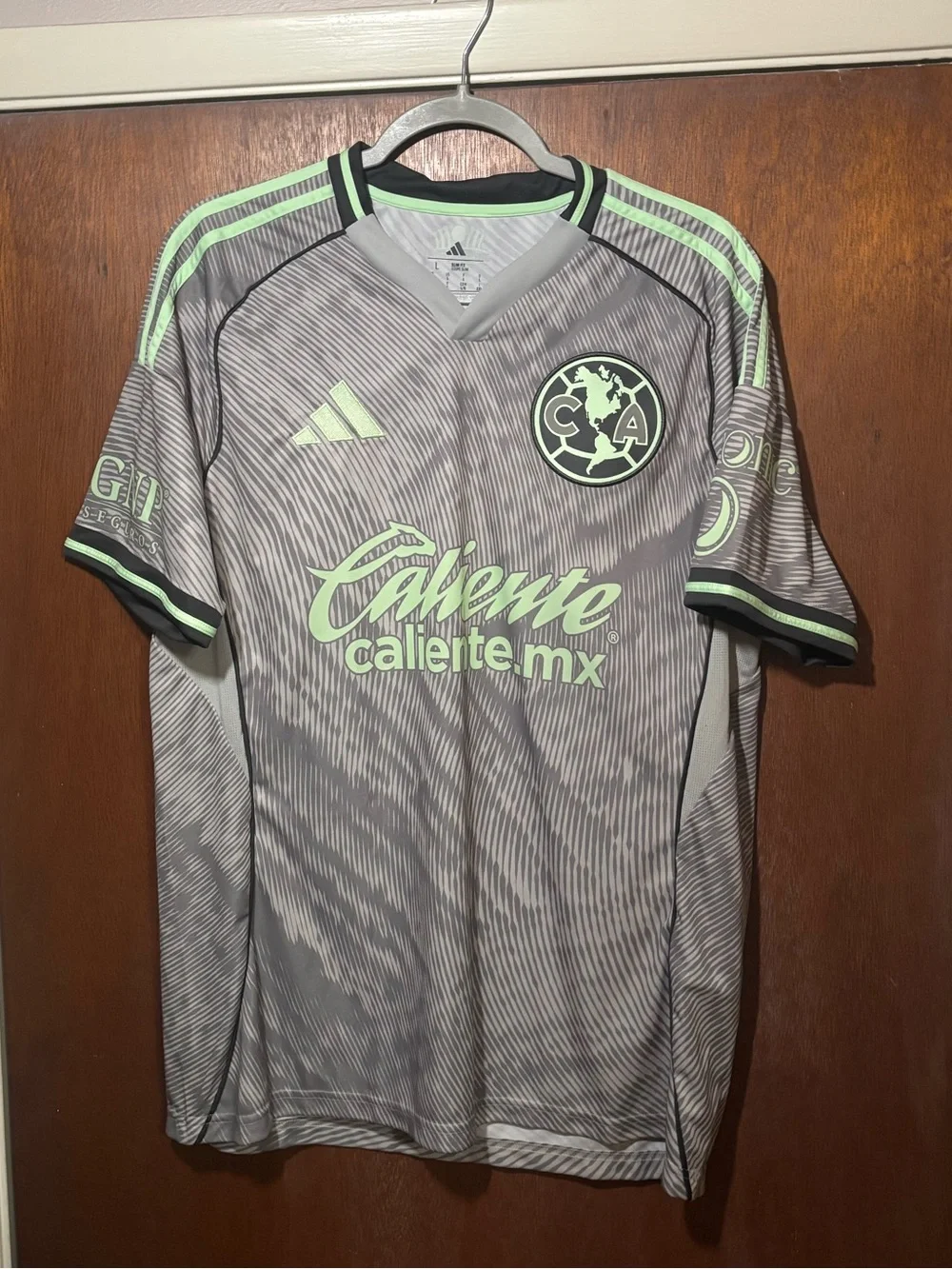Club América Adidas soccer futbol jersey NWT men’s size large slim fit.